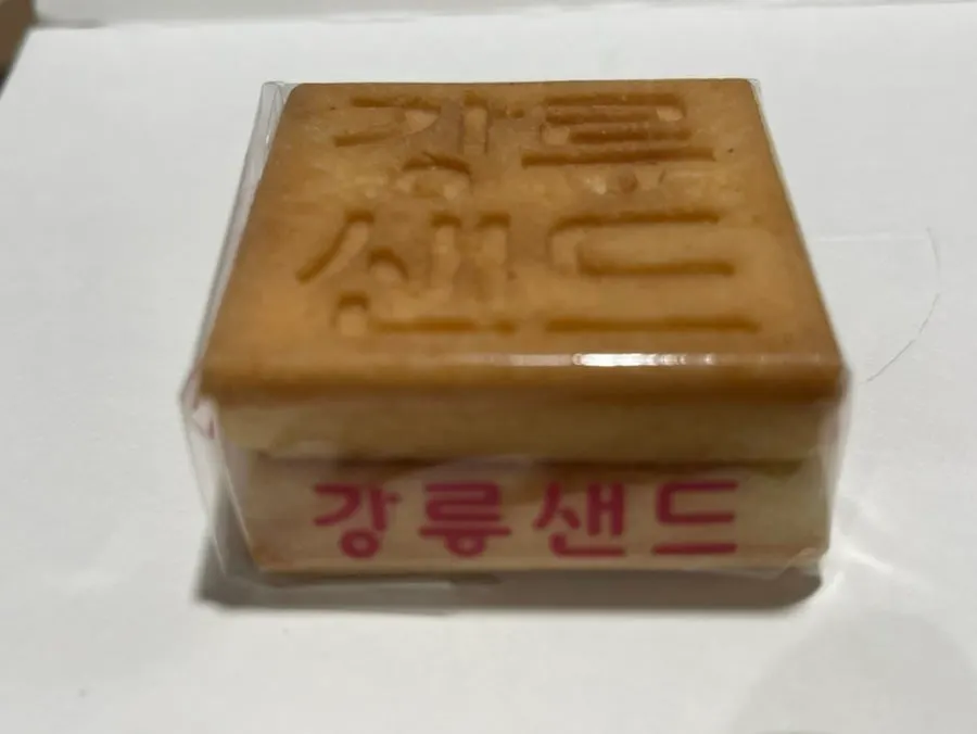 Color-coded packaging distinguishing each Gangneung Sand flavor