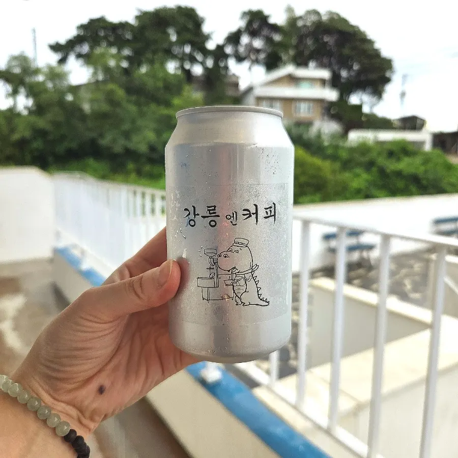 딸기맛과 초당옥수수맛 강릉샌드 비교