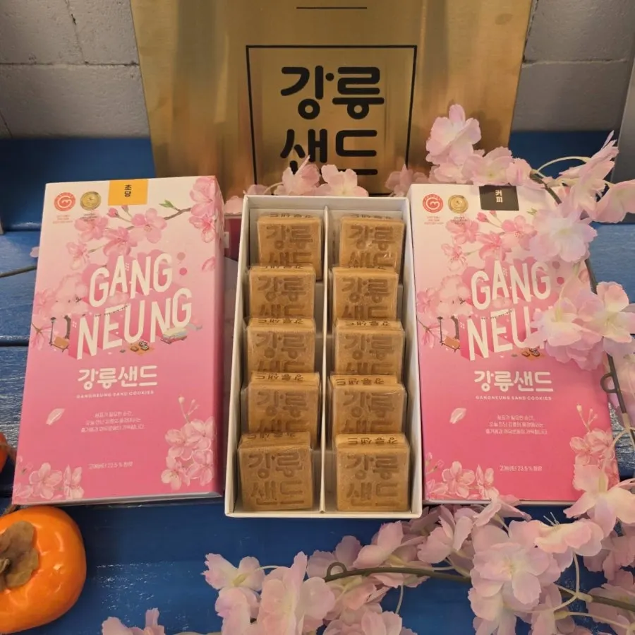 Gangneung Sand and breakwater bread on display