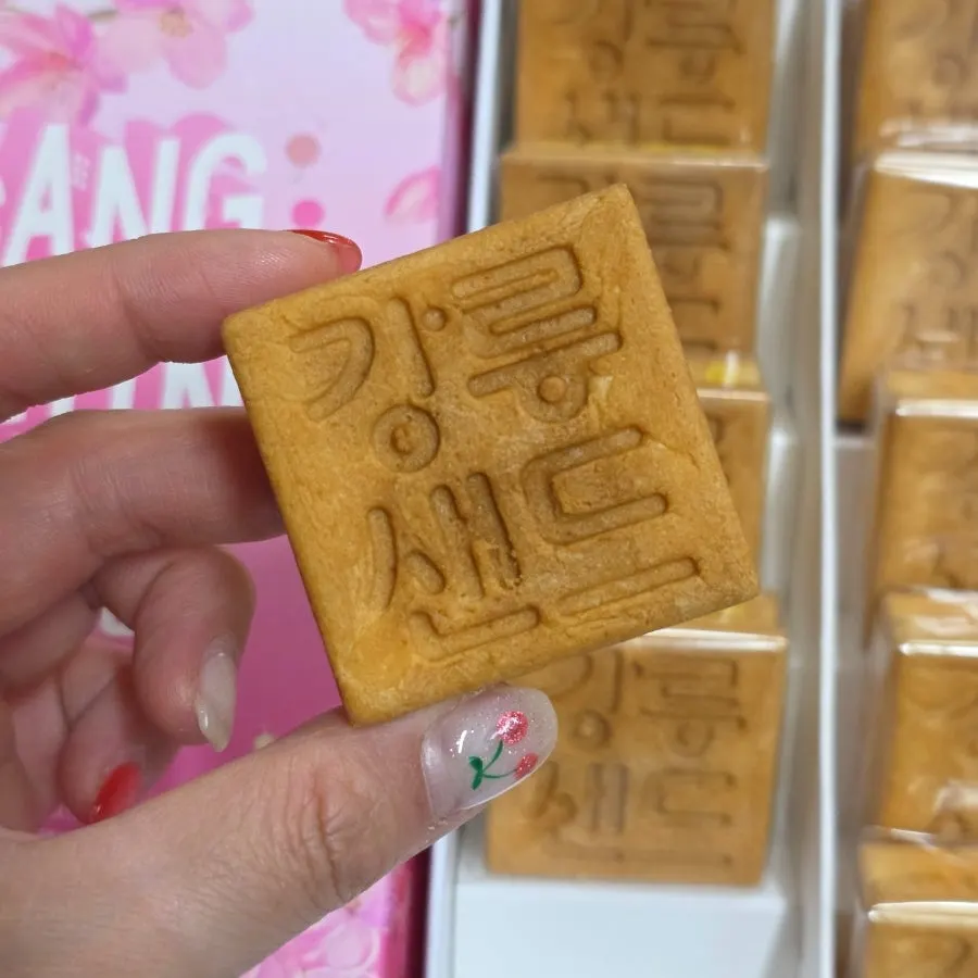 Cookie stamped with the Gangneung Sand engraving