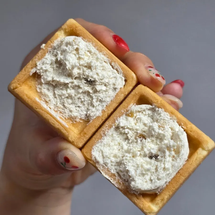 Cross-section of the cream cheese-based persimmon flavor sand