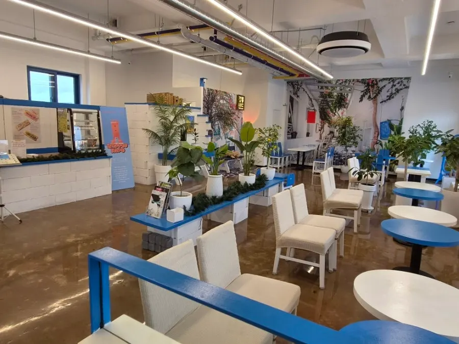 Spacious and pleasant café seating at Gangneung Sand Main Branch