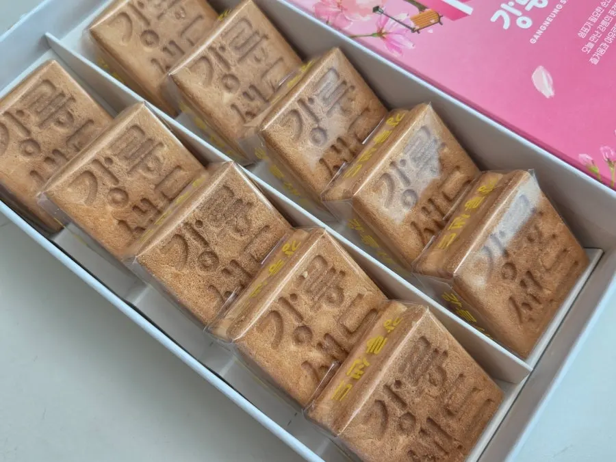 Individually wrapped Gangneung Sand showing storage instructions