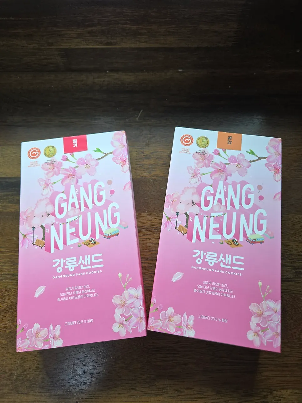 Pink Gangneung Sand gift box printed with cherry blossoms