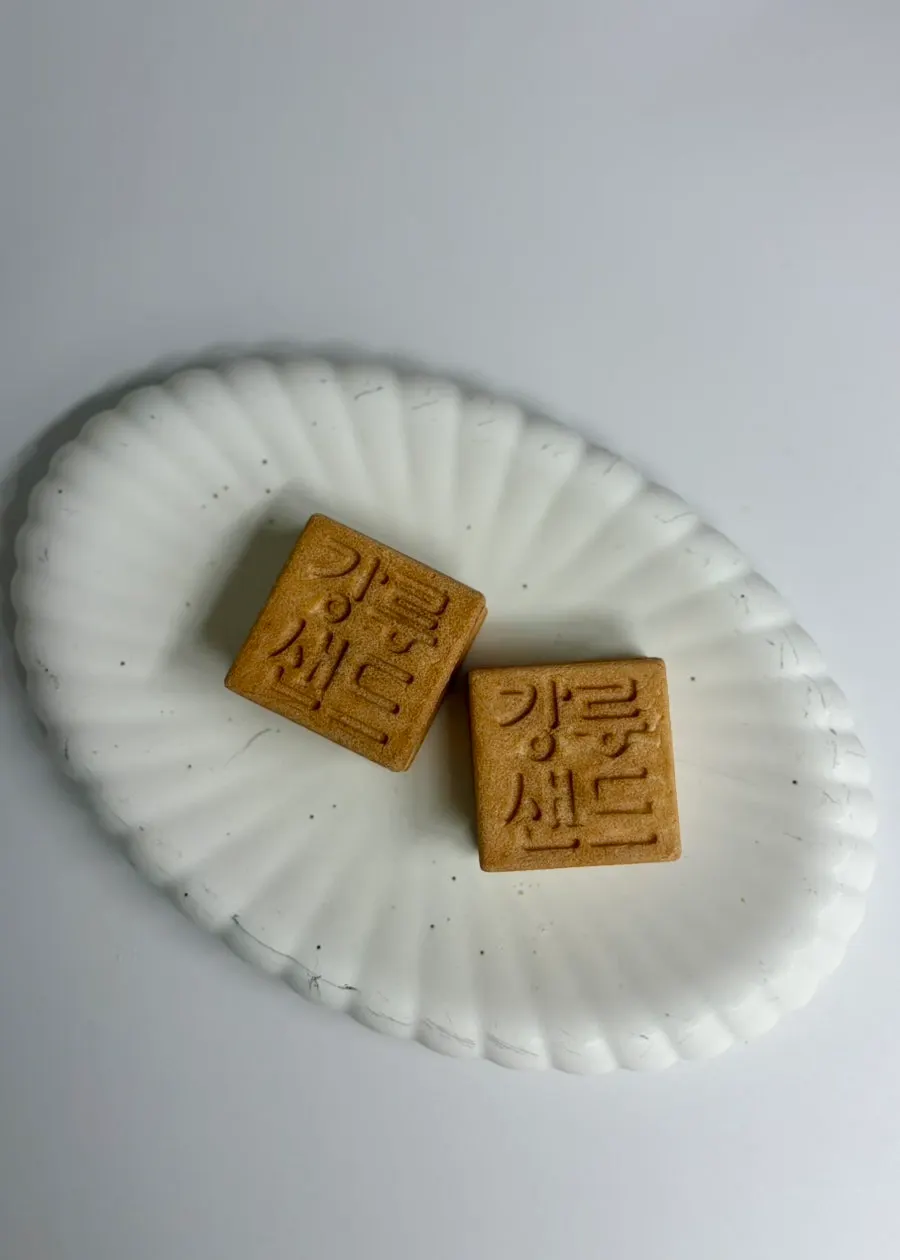 커피와 함께 차린 강릉샌드 간식