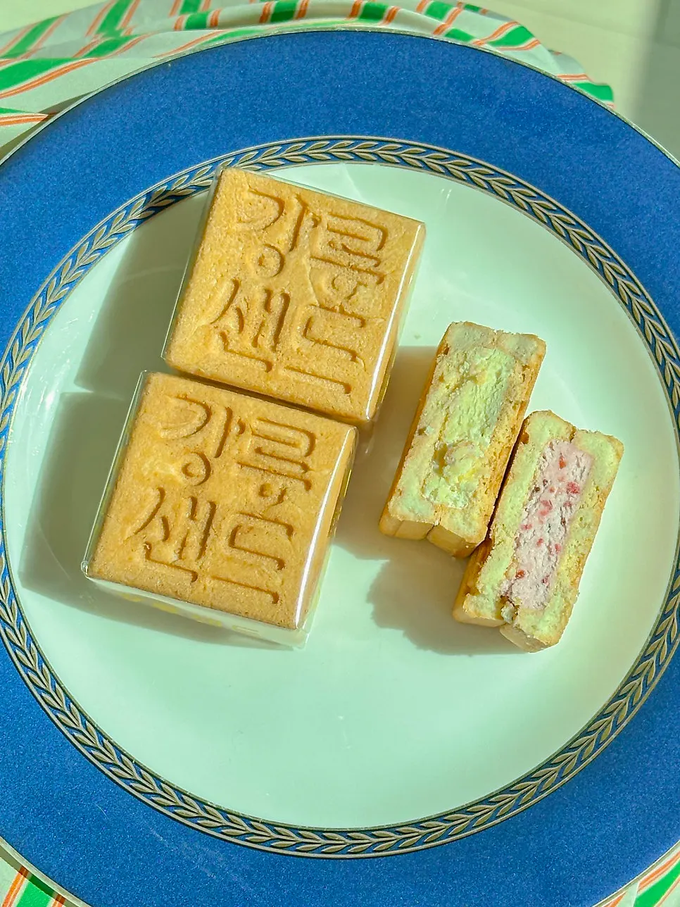 Cross-section of Chodang corn flavor Gangneung Sand with butter cream filling