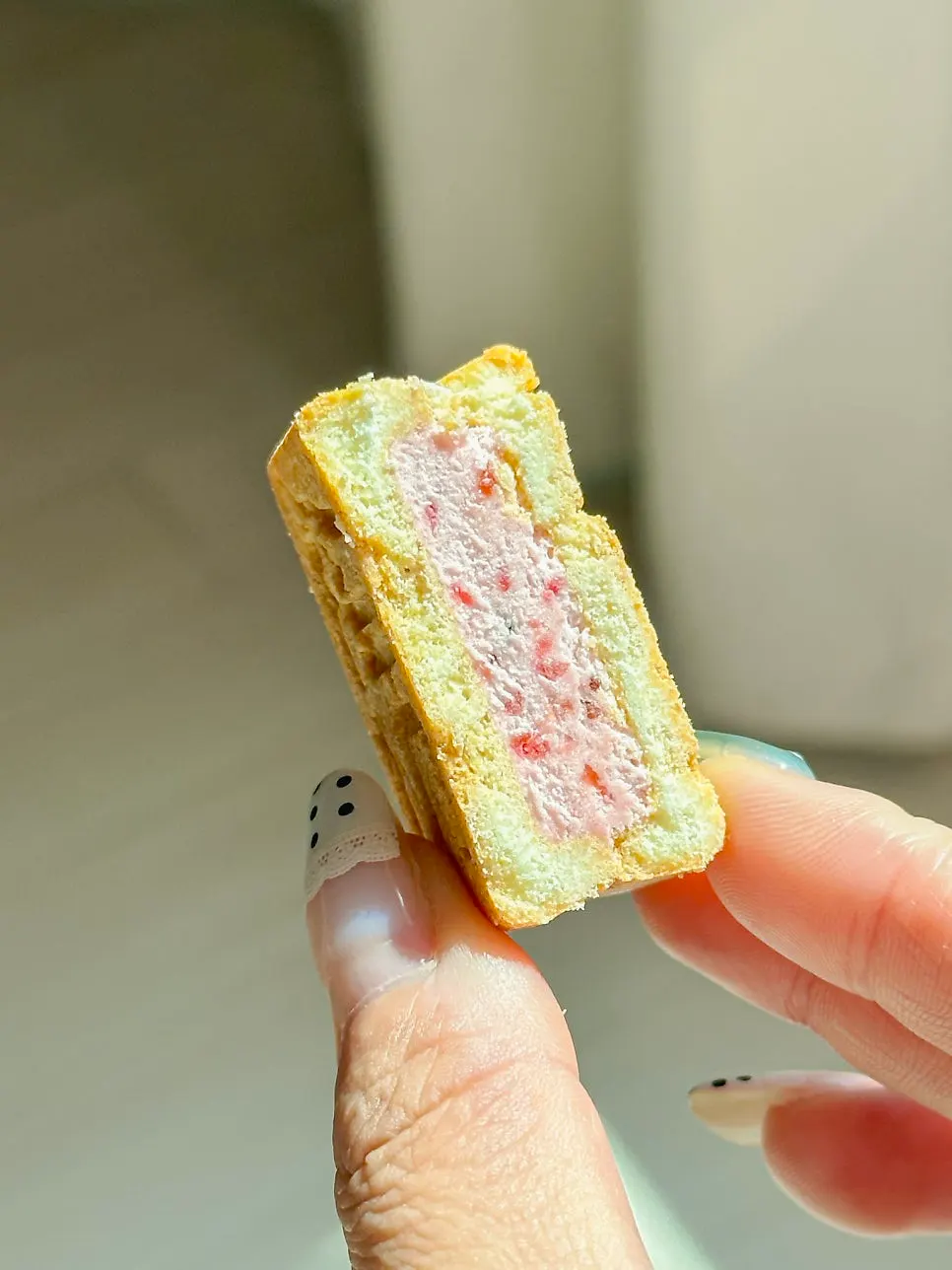 Individually wrapped strawberry flavor Gangneung Sand