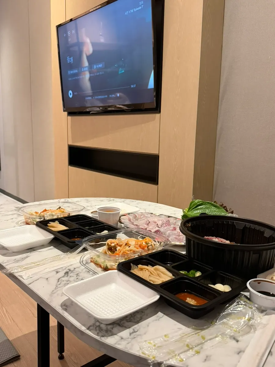 Packaged lettuce, perilla leaves, and sushi rice