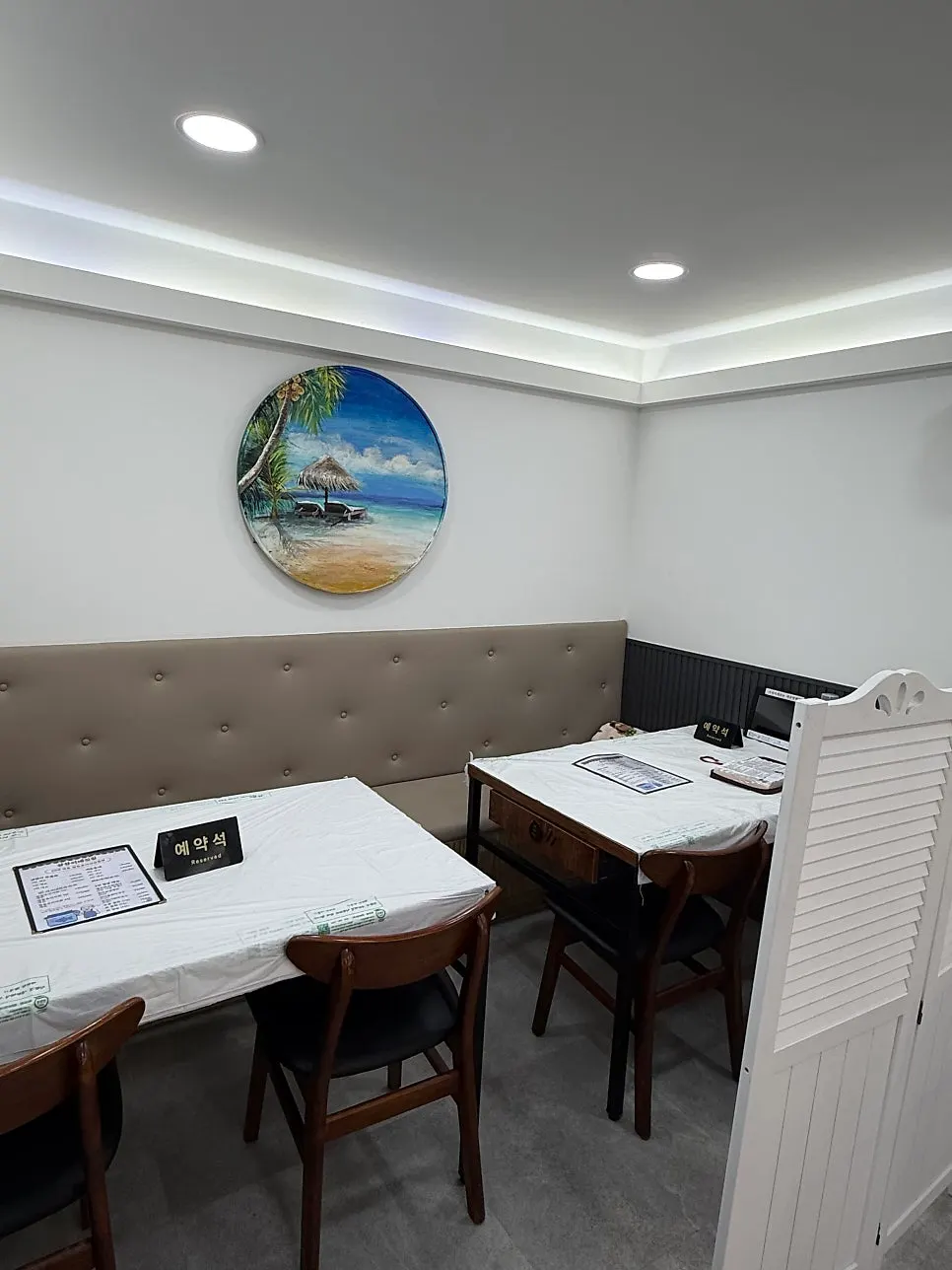 삼삼이네 경포대본점 내부 테이블