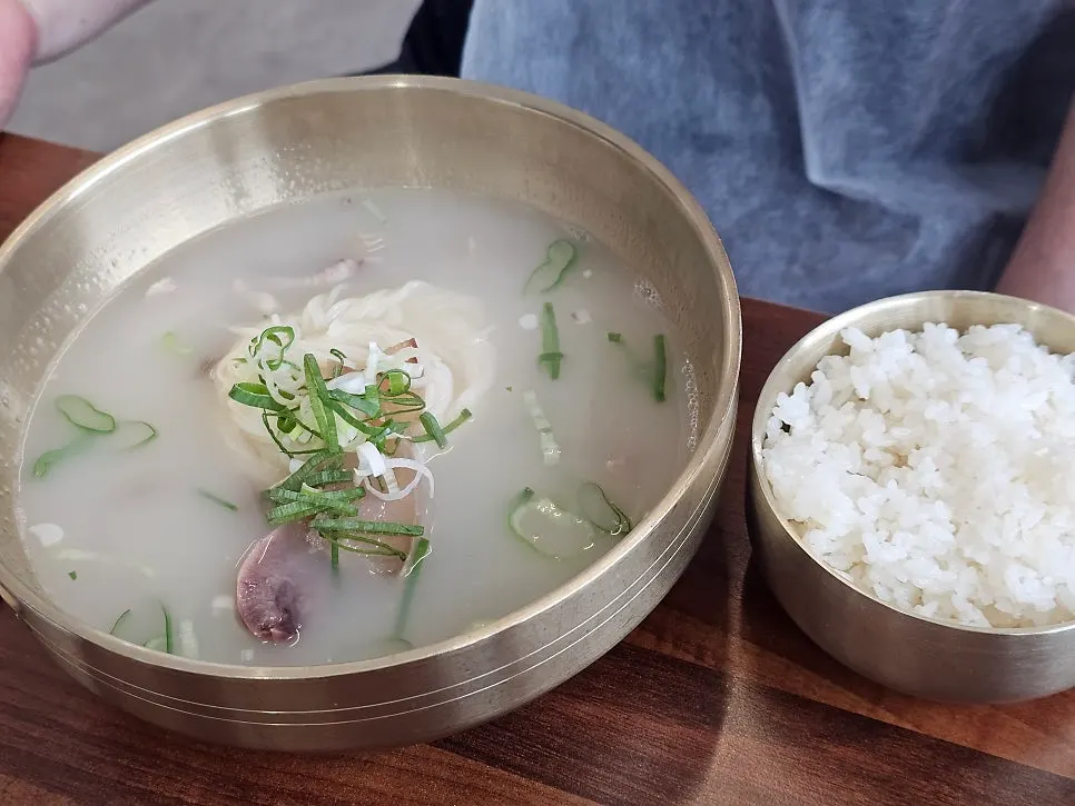 소면이 함께 나온 한우소머리국밥