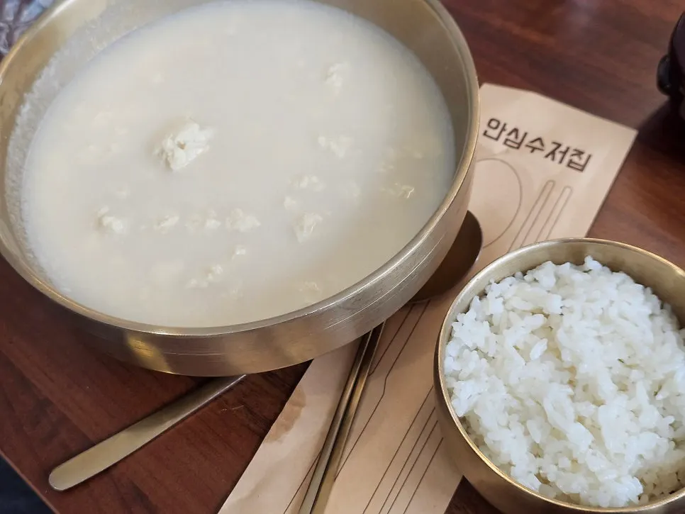 몽글몽글한 순두부곰탕