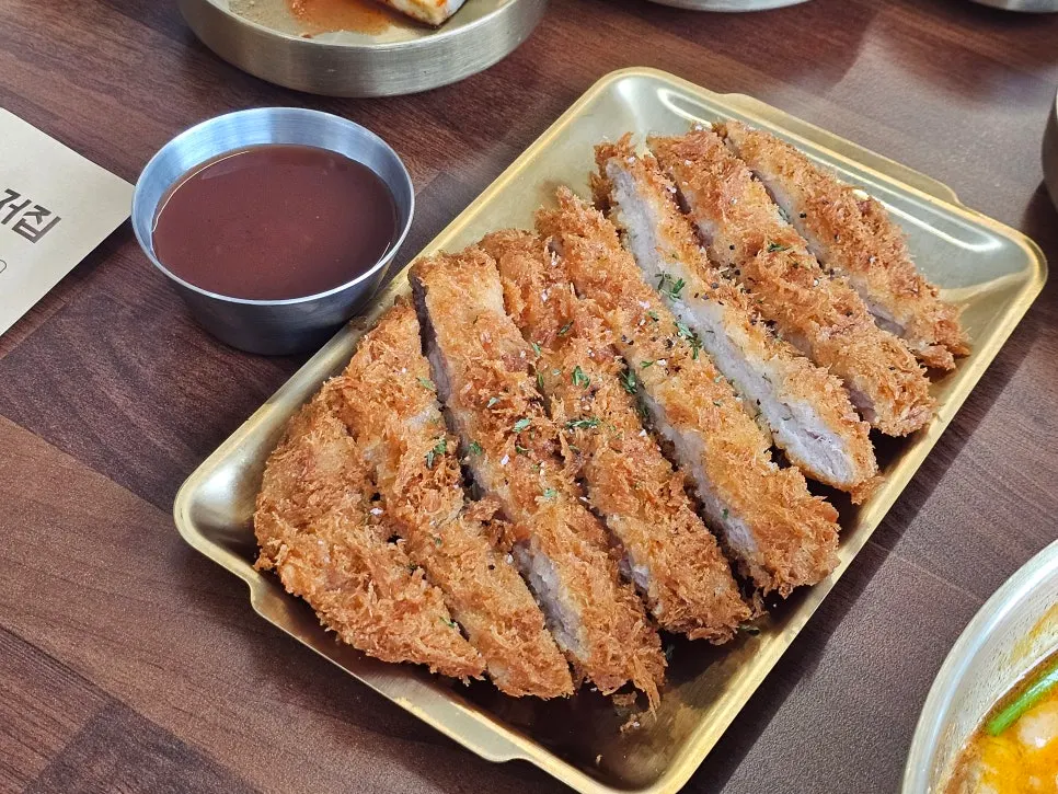 건더기가 푸짐한 국밥 한 그릇
