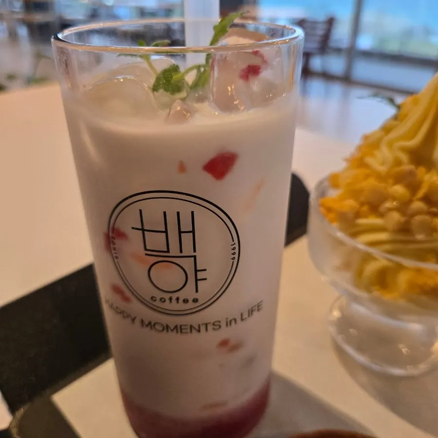Bread, ice cream, and drinks on a tray