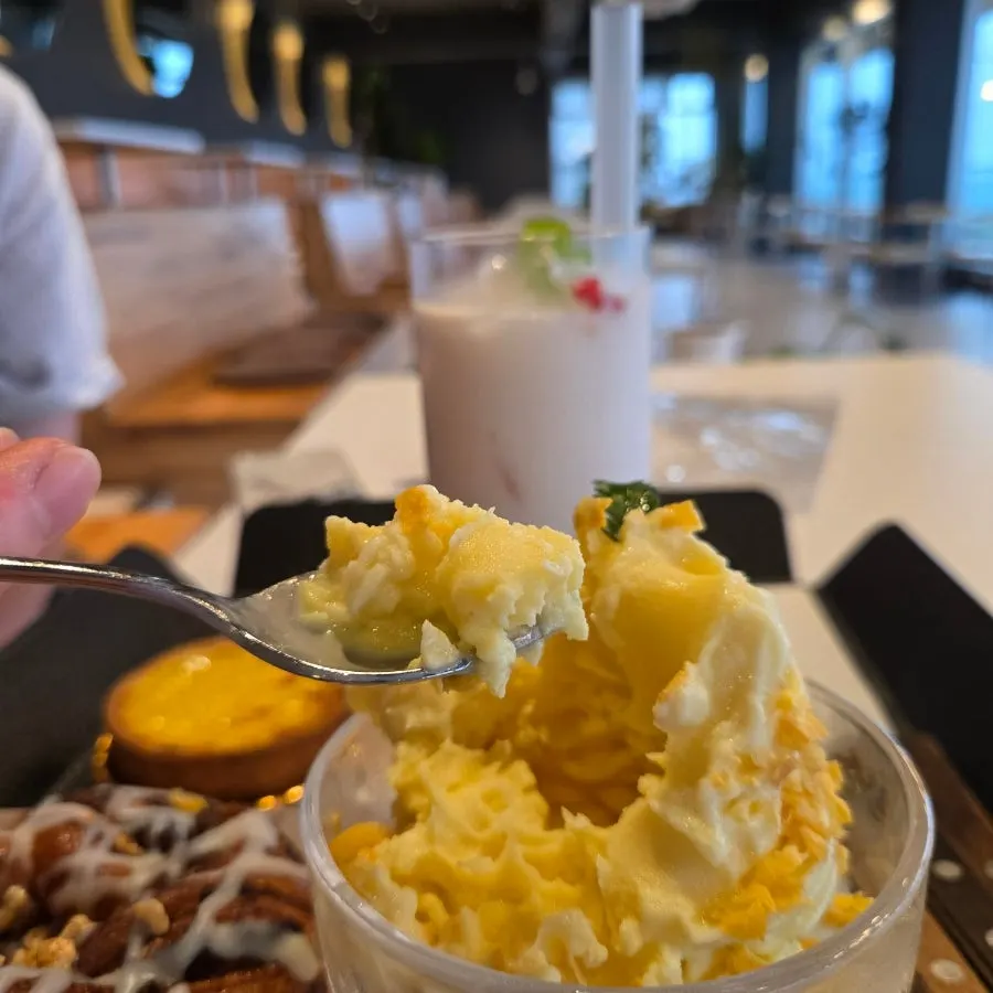 Oksigi ice cream topped with corn and crunchy toppings