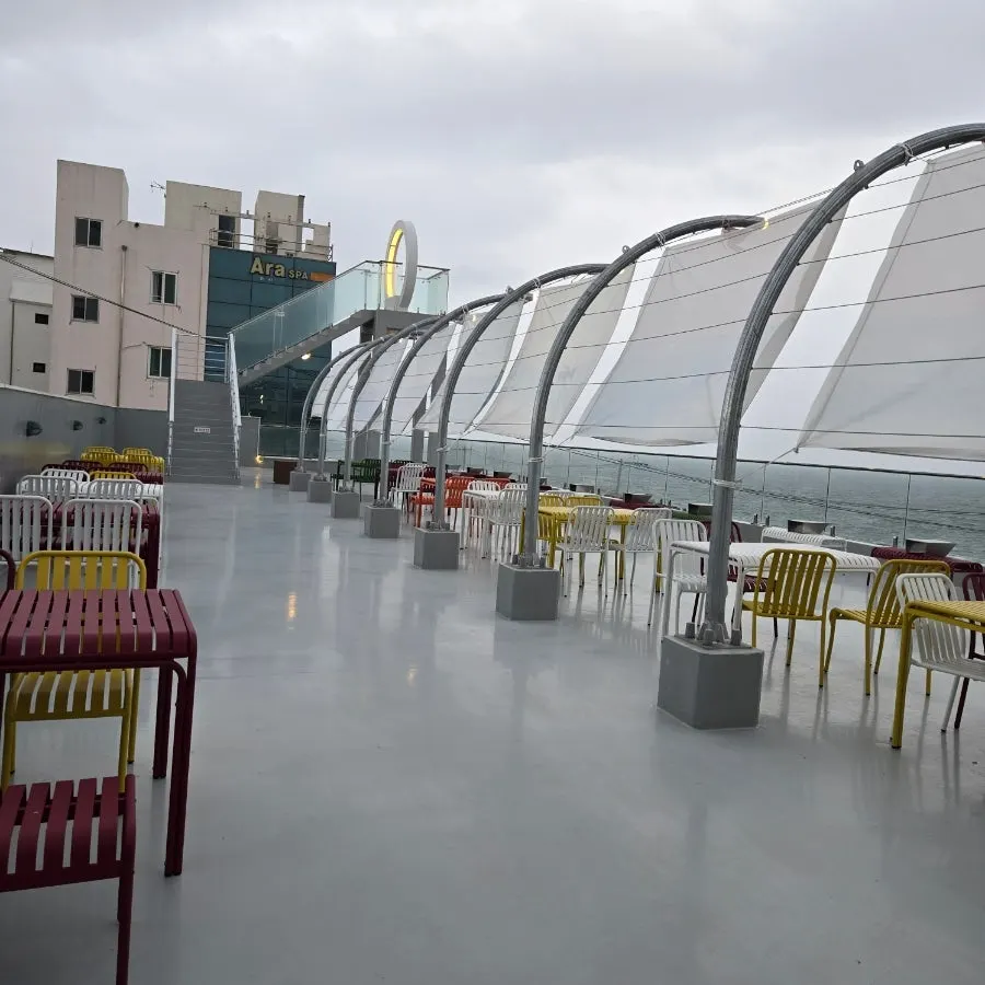 Baegya Coffee rooftop open toward the sea
