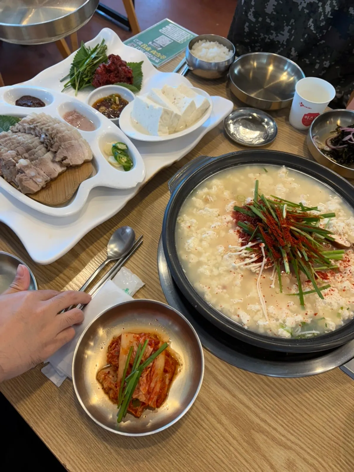 Chodang deluxe table spread at Jeong Eunsuk Chodang Sundubu