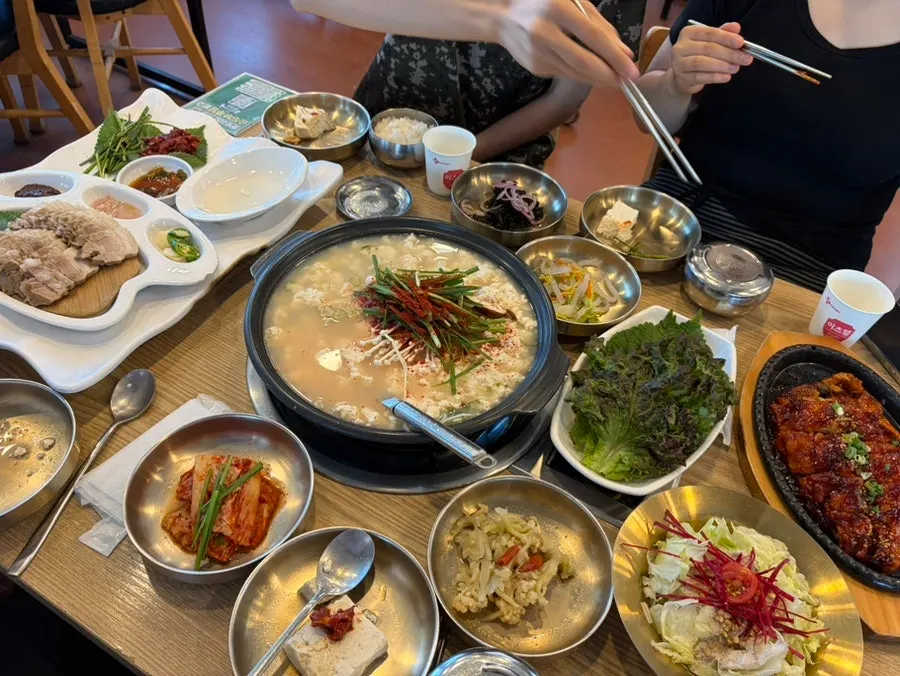 ₩25,000 per person Chodang deluxe table set