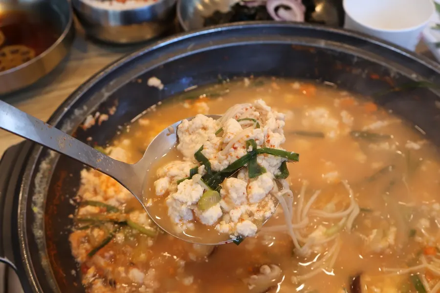 끓고 있는 초당 순두부전골