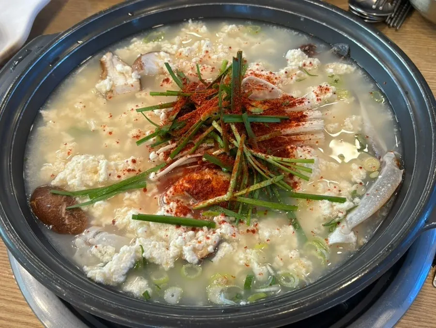 순두부와 보쌈, 코다리가 함께 놓인 상
