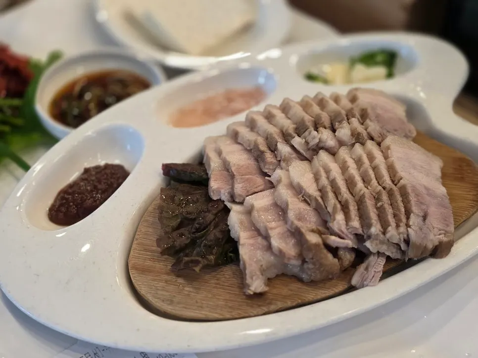 Full Chodang Myeongpum table set for two