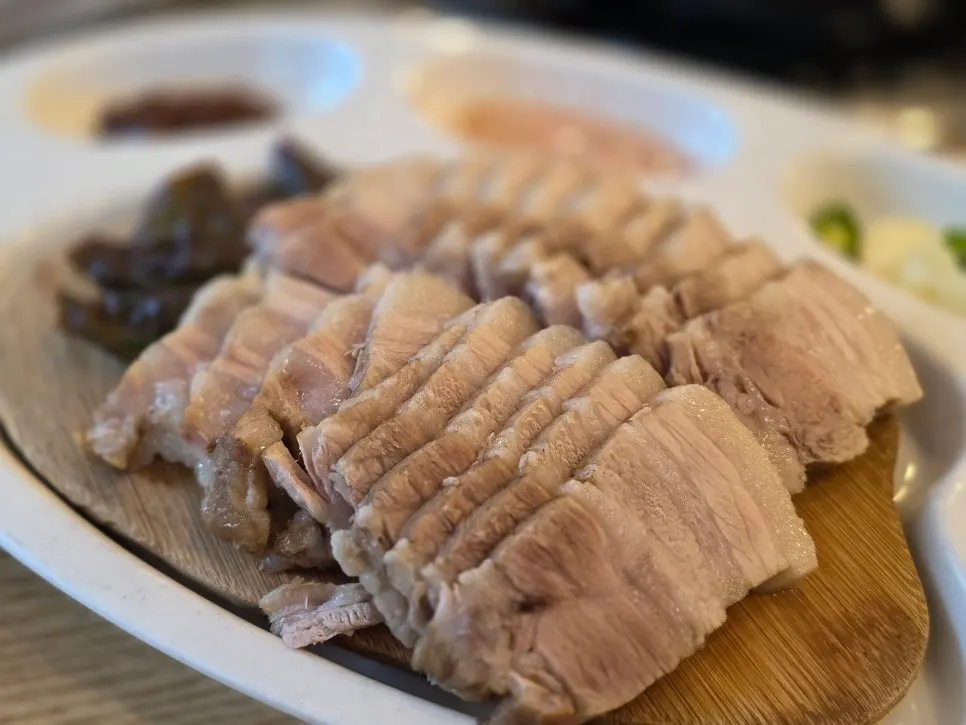 Plate of the added bossam (boiled pork)