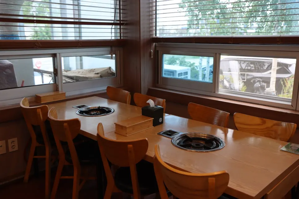 Group seating at Jeong Eunsuk Chodang Sundubu
