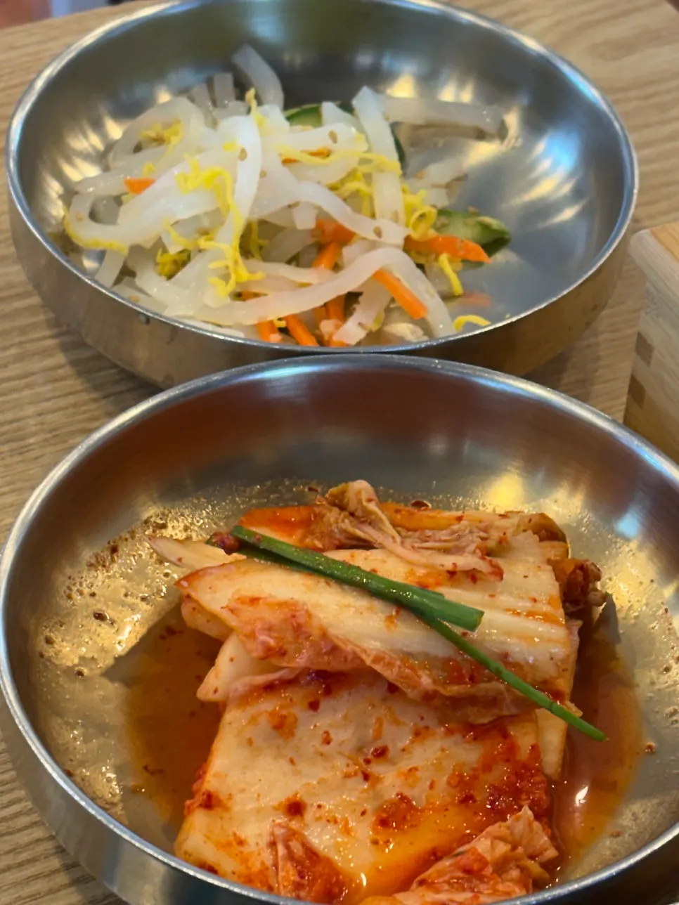 샐러드와 쌈채소 등 밑반찬