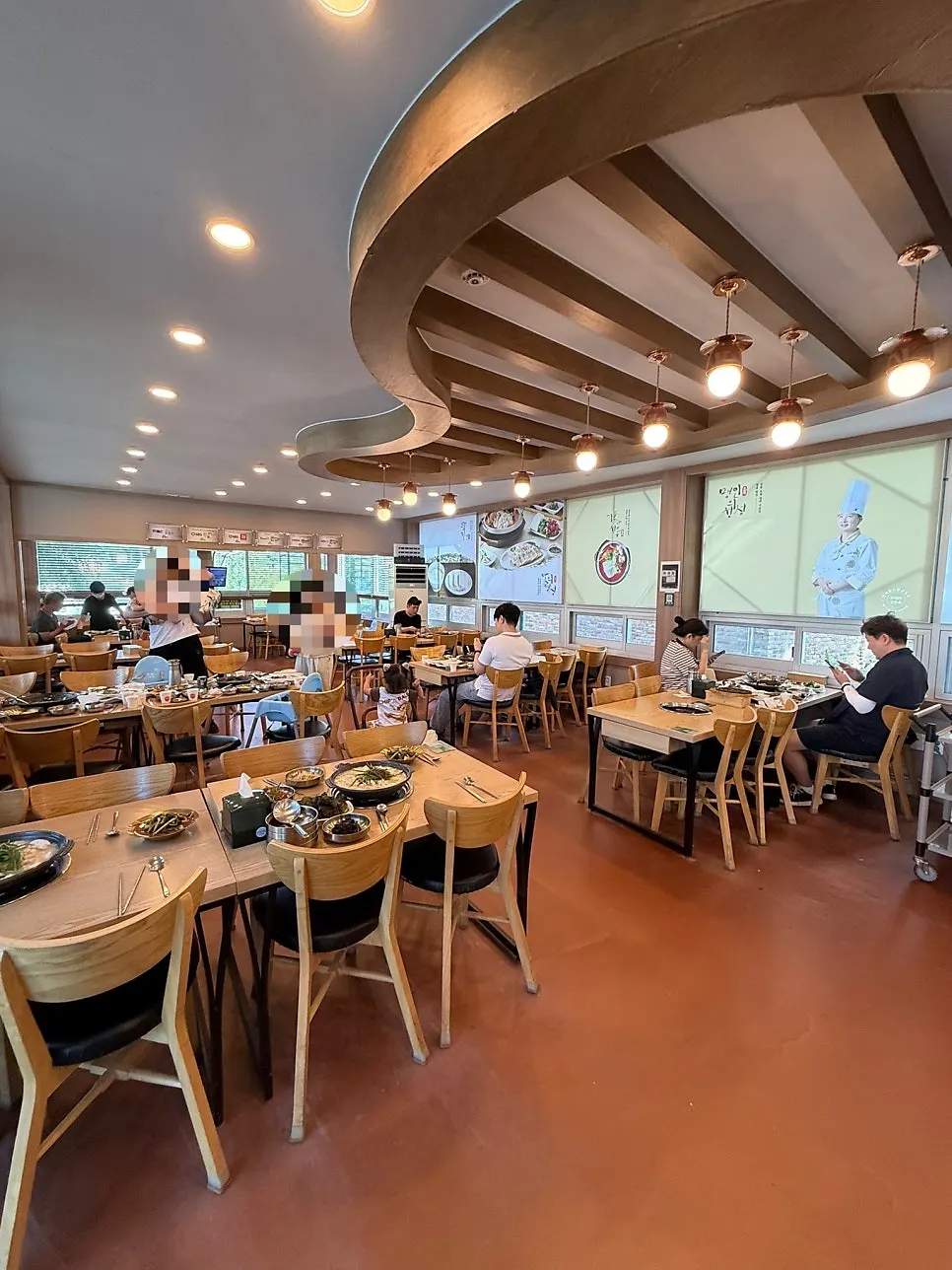 Spacious interior of Jeong Eunsuk Chodang Sundubu