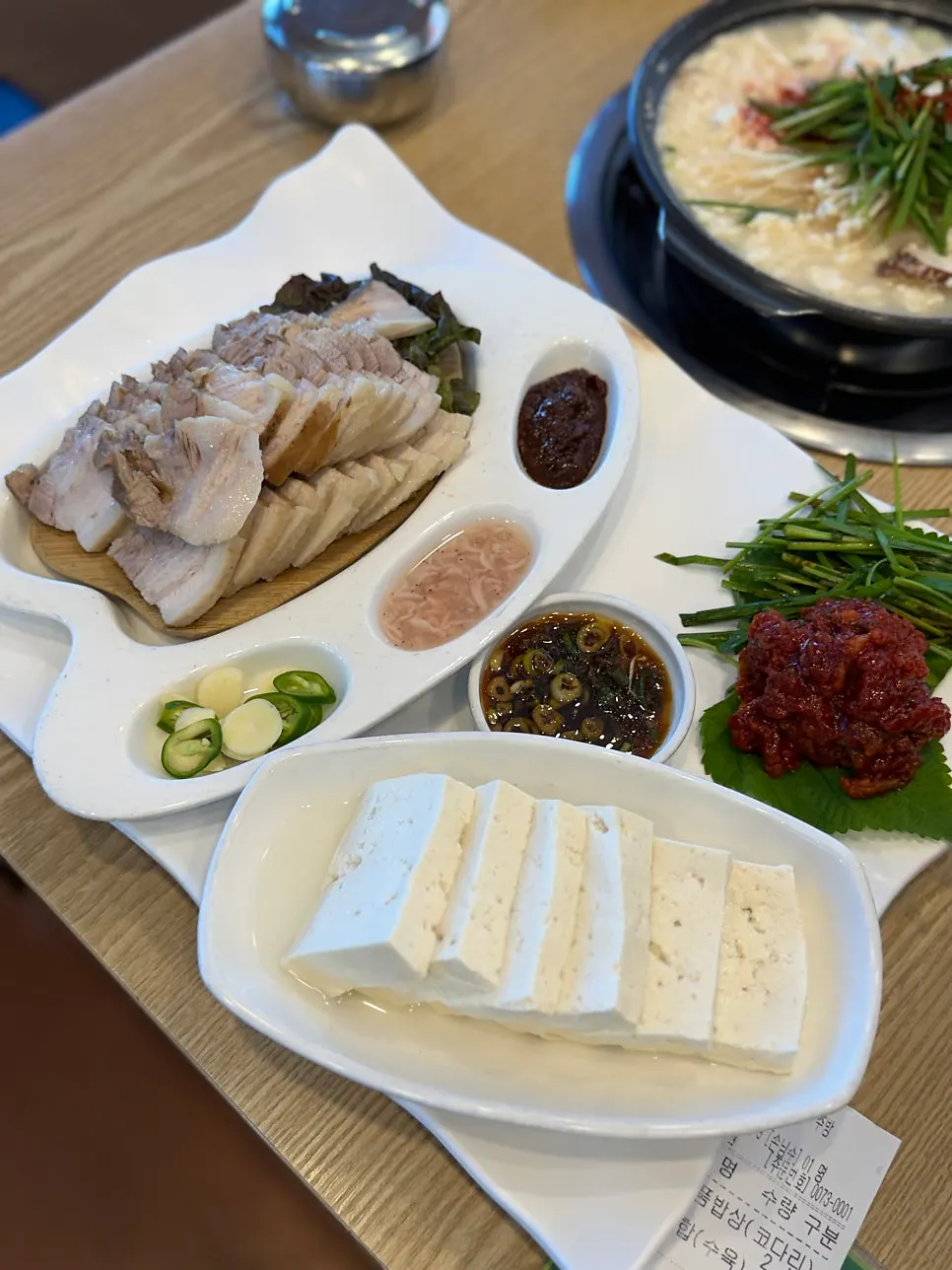 Hand tofu and boiled pork tofu samhap