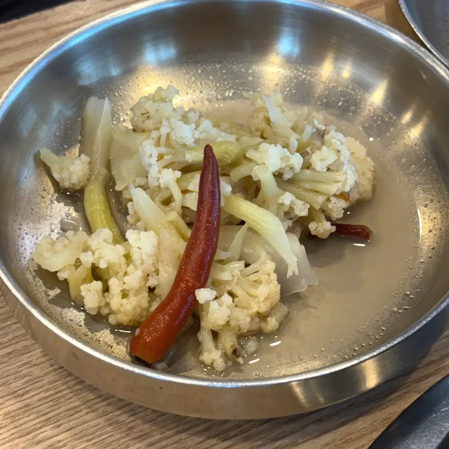 탕평채와 반찬 구성