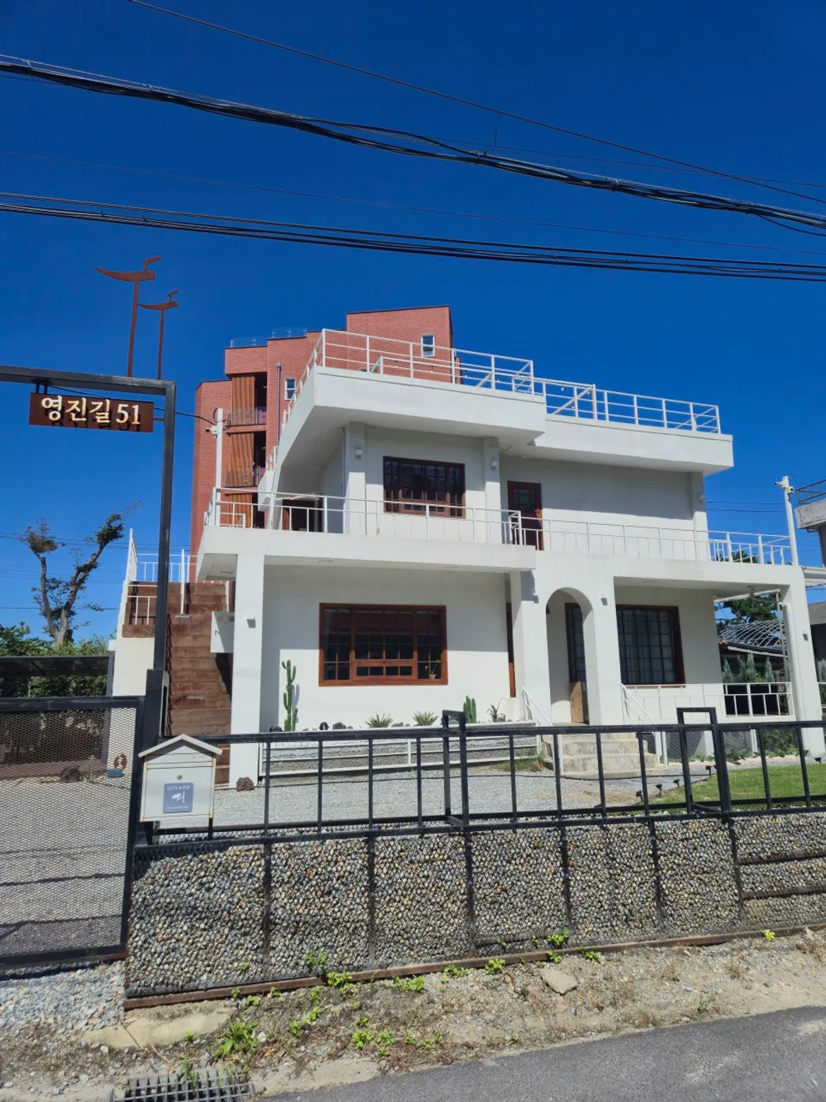 Exterior of Yeongjin-gil 51, a private villa near Yeongjin Beach in Gangneung