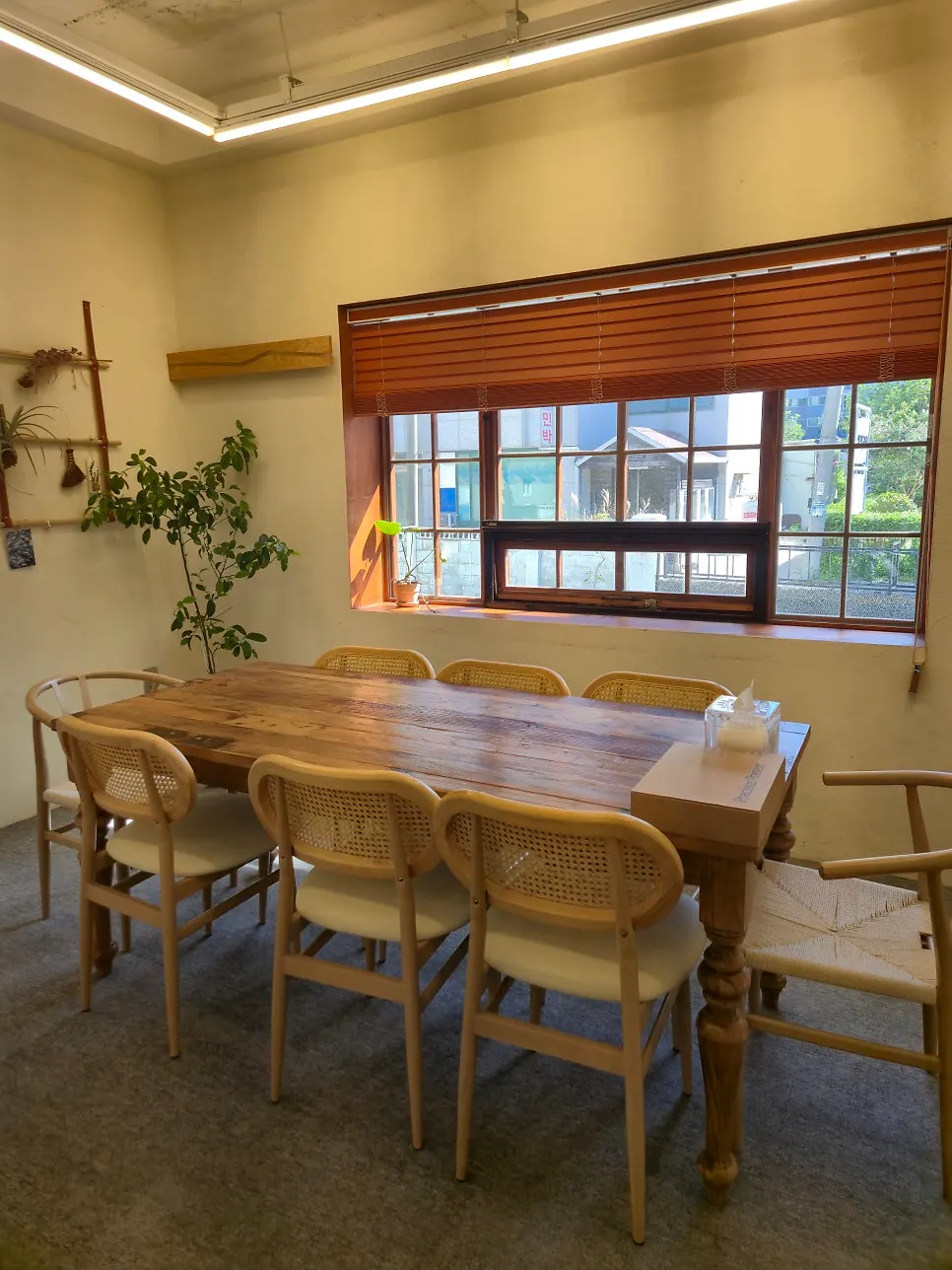 Table setting in the 1st-floor dining room