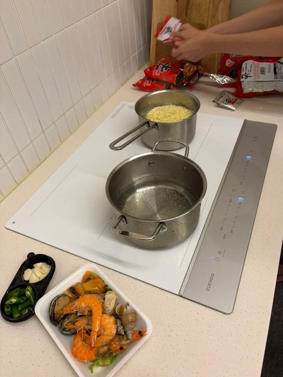 Kitchen setup convenient for takeout food