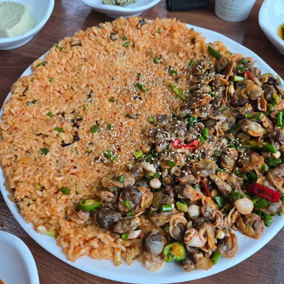 Signature photo of Yeonhwa Maeul Kkomak Bibimbap in Gangneung