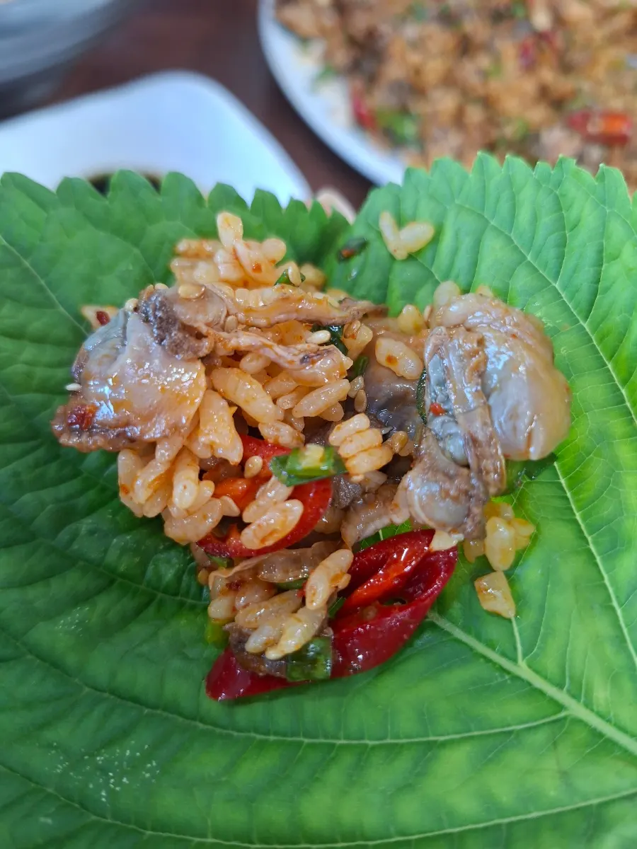 김에 싸 먹는 꼬막비빔밥