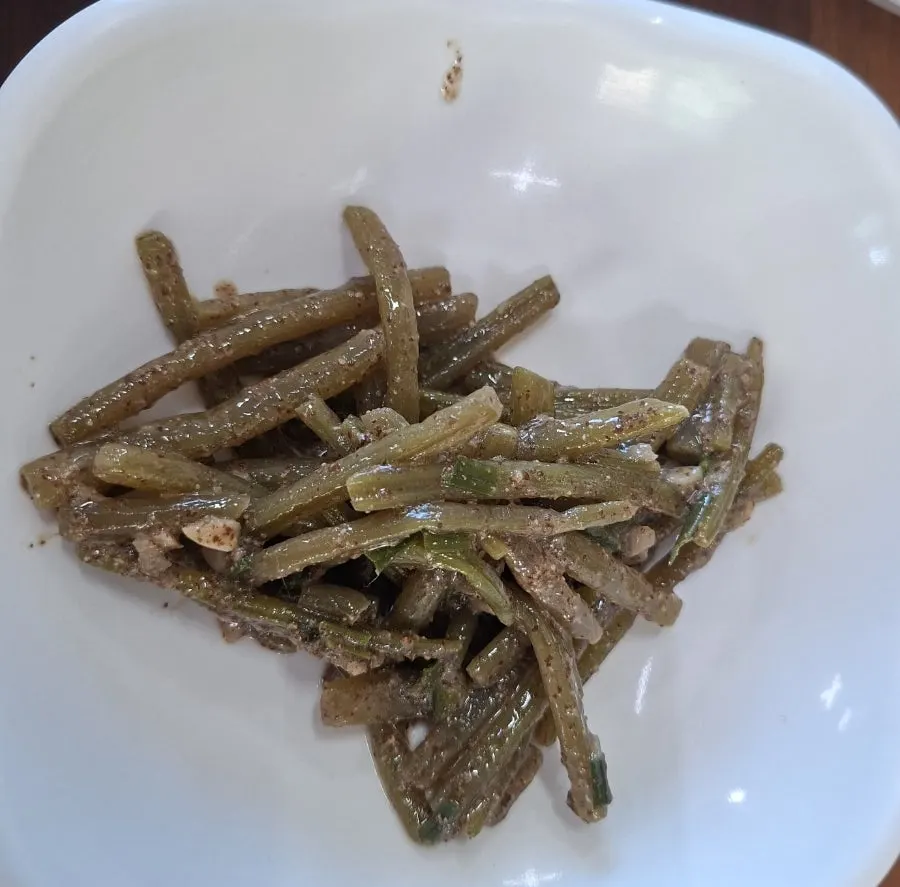 깻잎쌈으로 즐기는 꼬막비빔밥