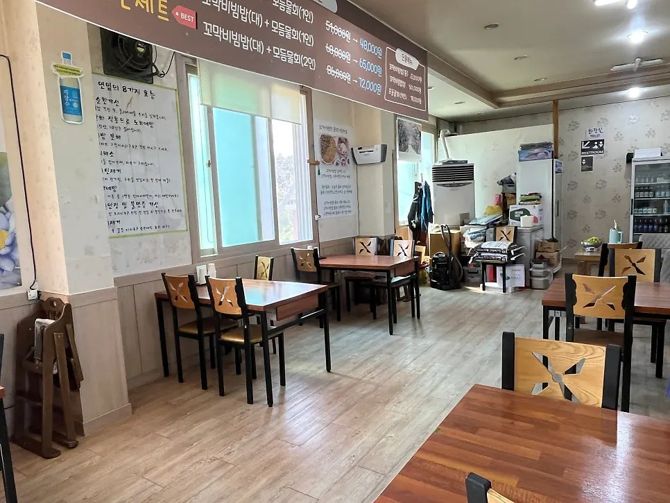 정겨운 분위기의 연화마을 꼬막비빔밥 실내