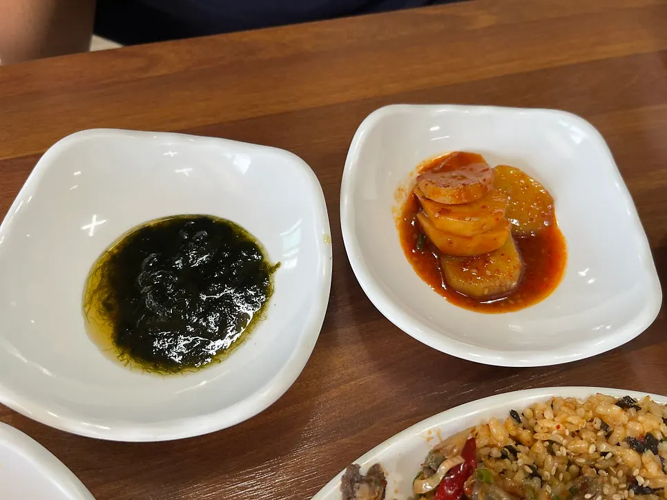 매생이젓갈이 포함된 기본 반찬