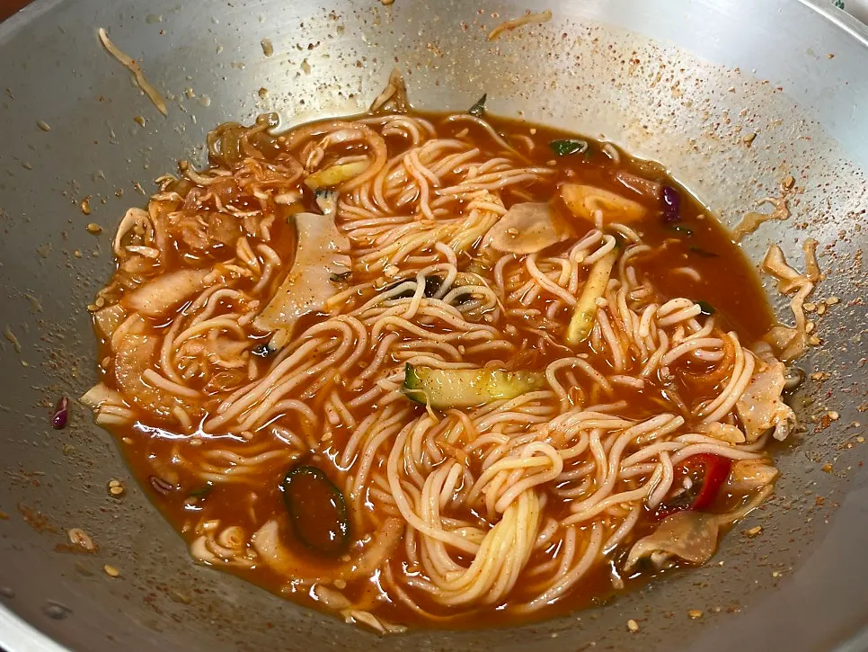 강릉 꼬막비빔밥 김·깻잎 쌈과 매생이젓갈, 연화마을 꼬막비빔밥