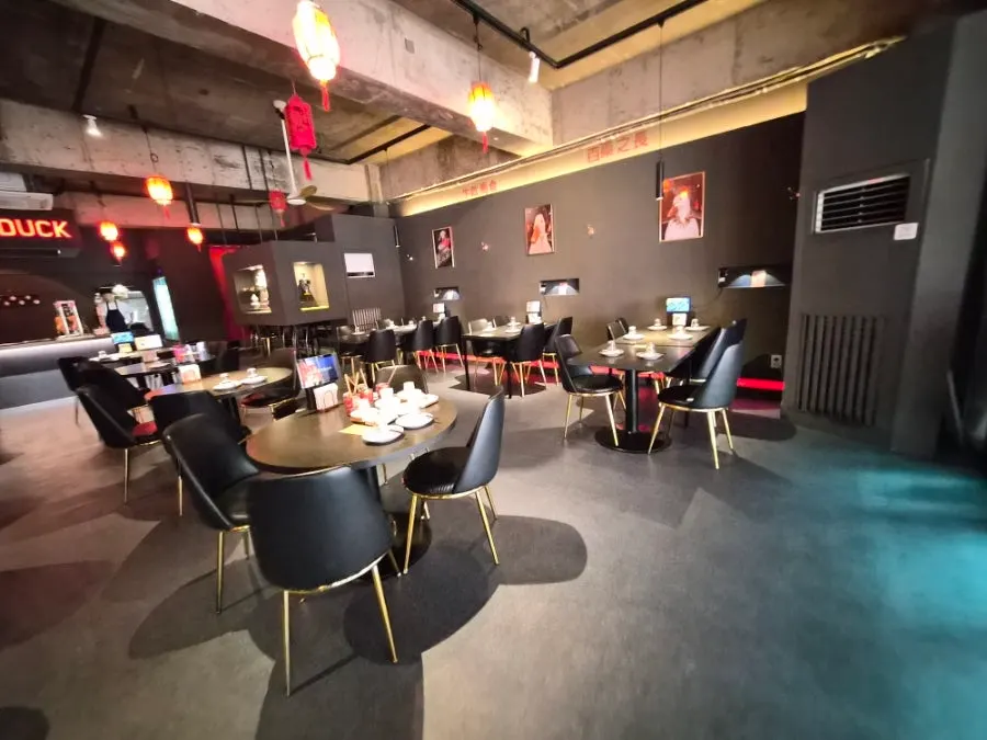 Interior hall of Gang's Duck with a Chinese dining atmosphere
