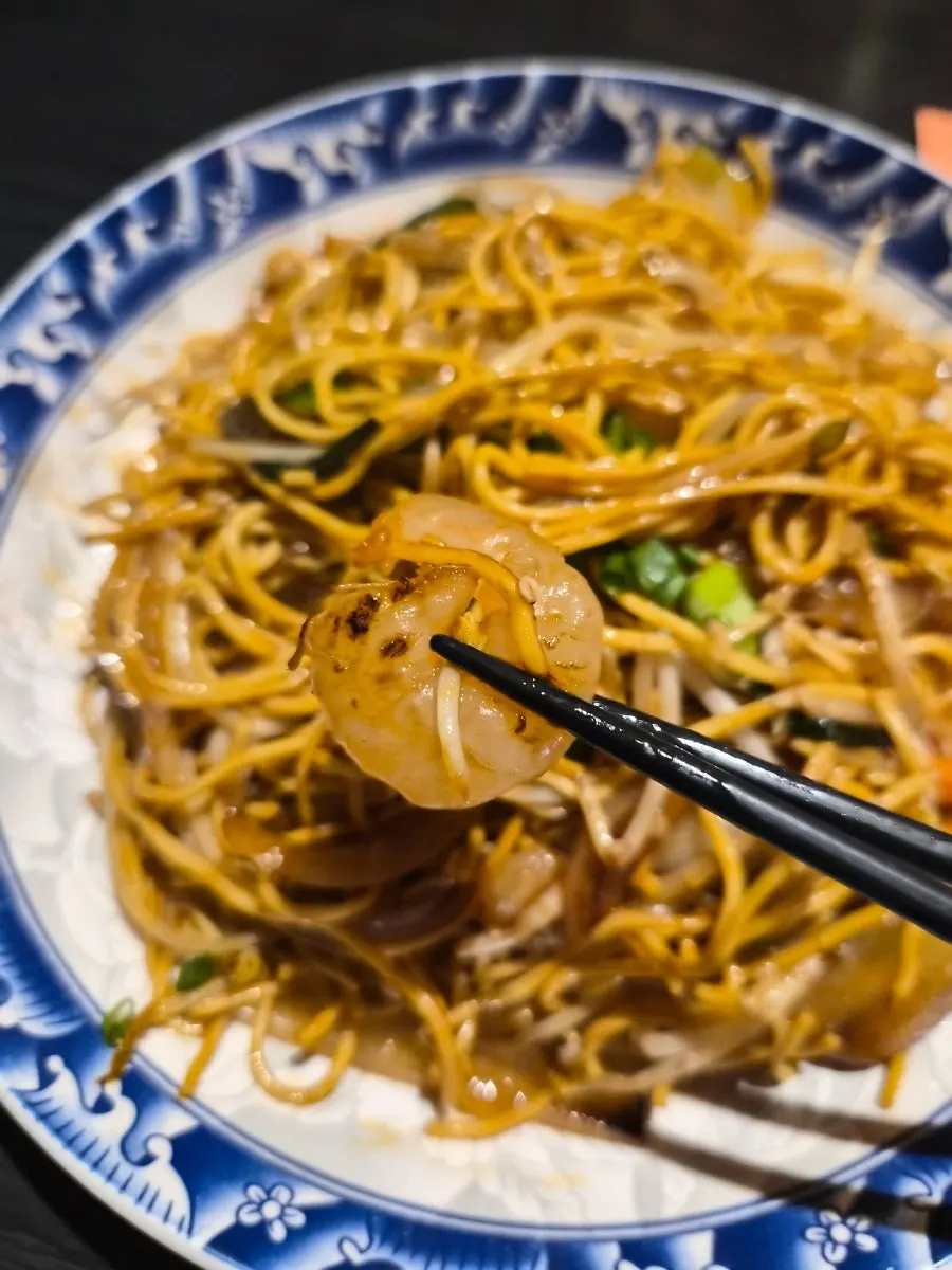 Smoky egg noodles and vegetables