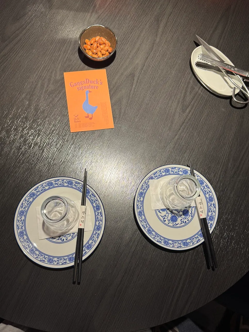 Interior decor and lighting at Gang's Duck