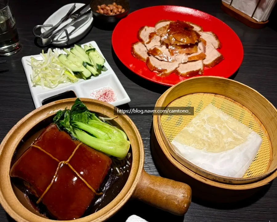 북경오리와 함께 나온 파채, 오이채, 야빙 구성