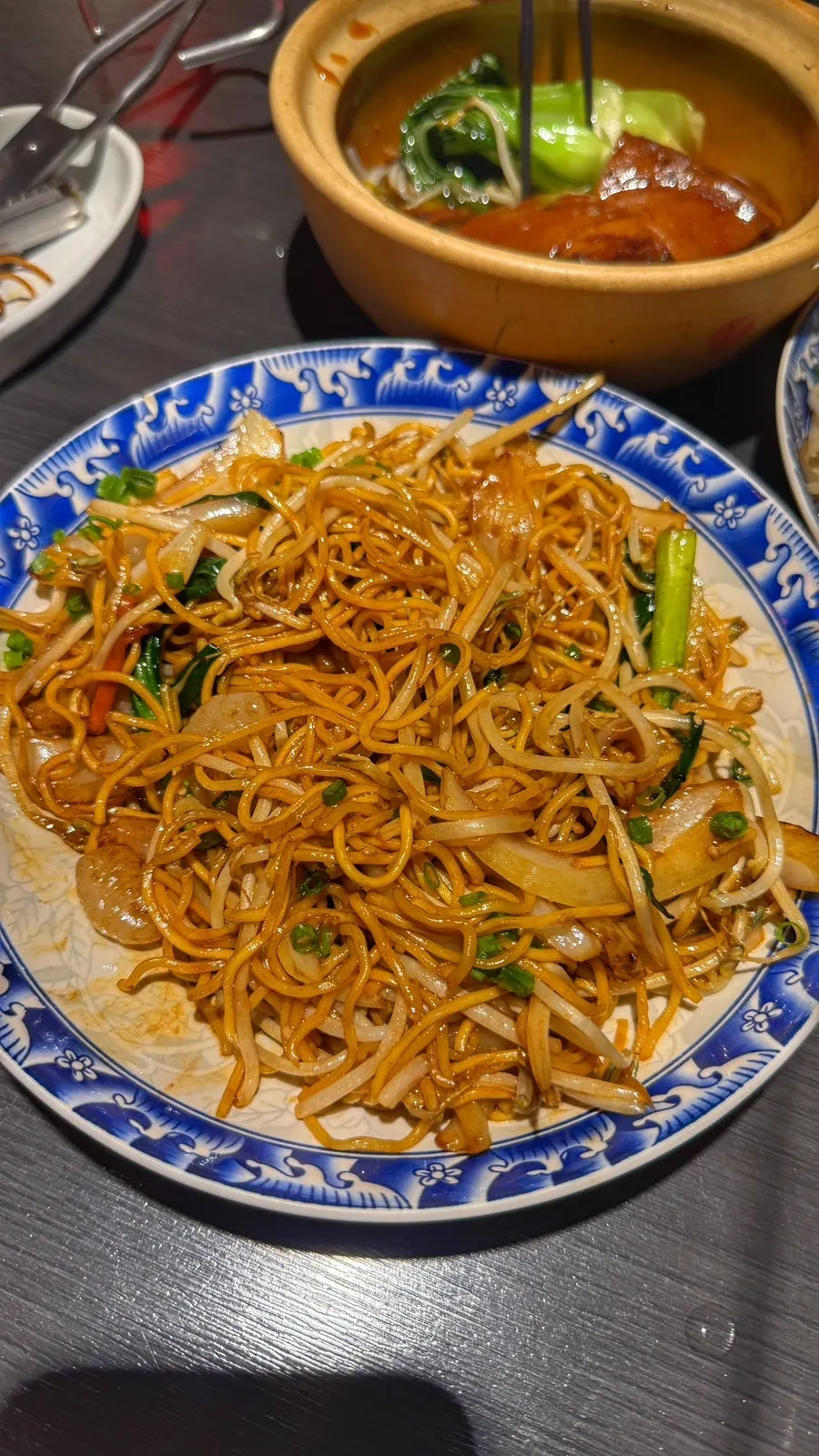 Bean sprouts in the egg noodles