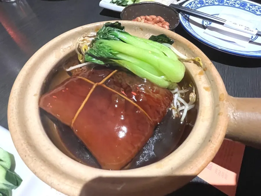 윤기 도는 갱스덕 동파육