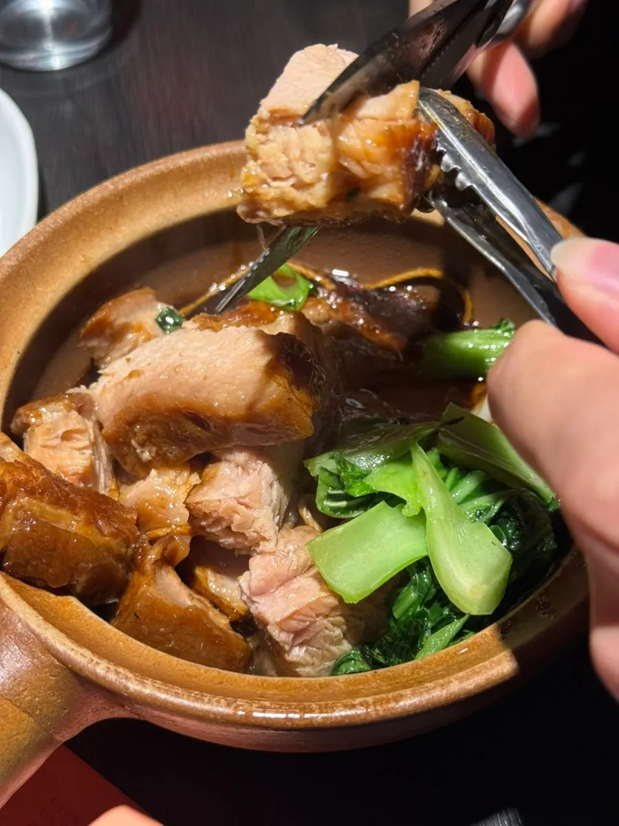Dongpo-yuk cut into bite-sized pieces