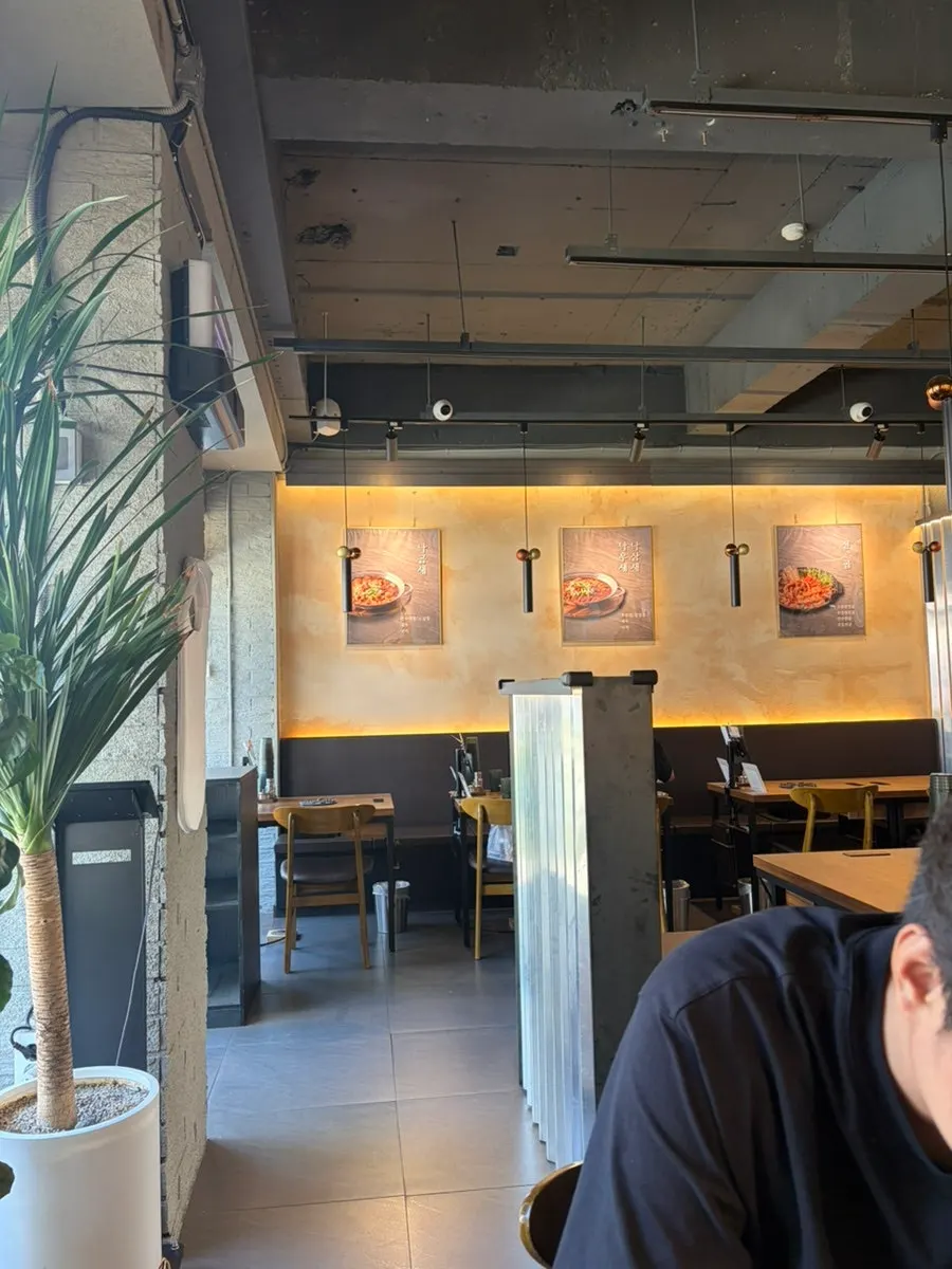 Finishing the meal at Gungmin Nakgopsae Gangseo Branch