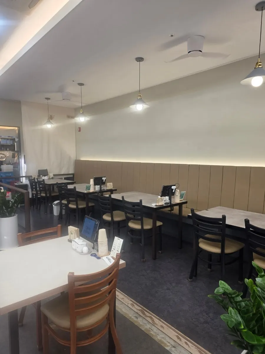 깔끔한 국담순대국 본점 식당 내부