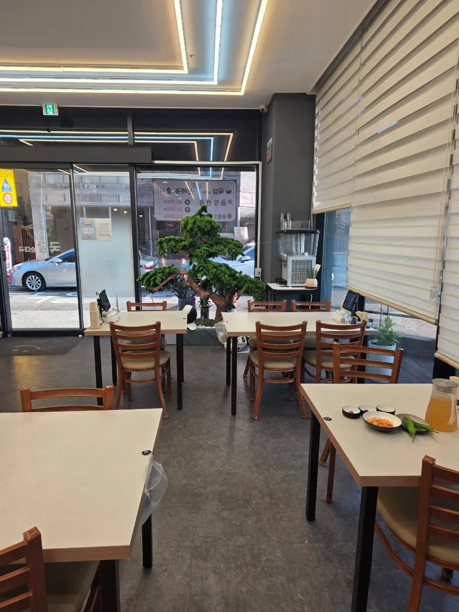 혼밥하기 좋은 국담순대국 본점 테이블 자리