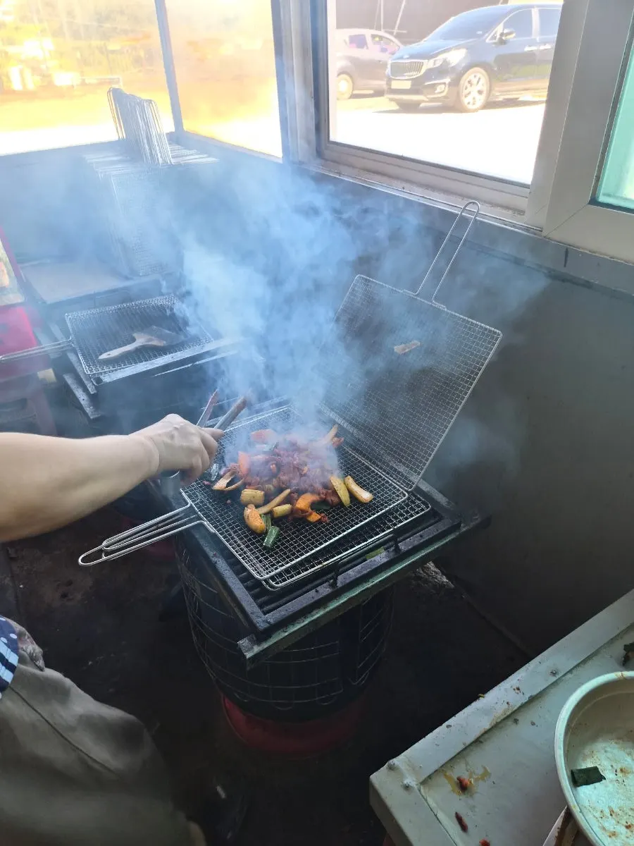 Mâm ăn có cả jumulleok và ori roseu